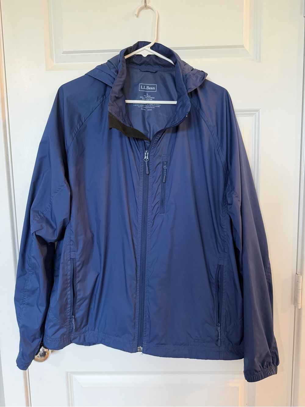 L.L. Bean Men's Navy Packable Hooded Windbreaker Jacket